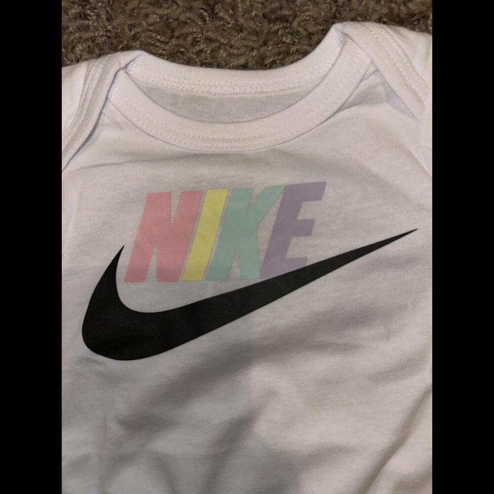 Nike Infant (Girl’s) 3 Piece Romper Bodysuits Set - Picture 5 of 12